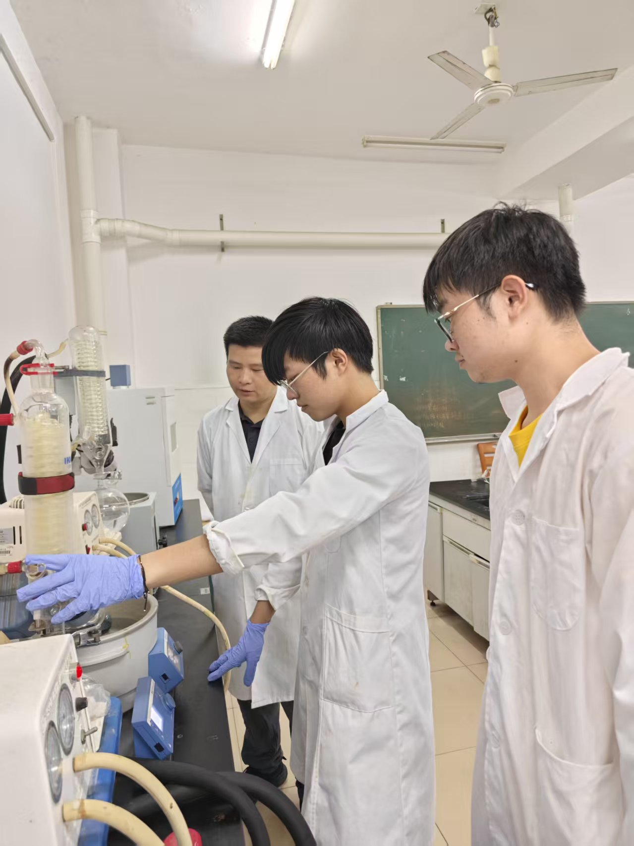 智匯瀟湘 | 化學(xué)與生物工程學(xué)院趙雄杰 在科技攻關(guān)與成果轉(zhuǎn)化中展現(xiàn)“科院智慧”